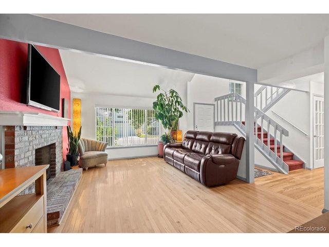 8060 Meadowdale Sq, Niwot, CO 80503