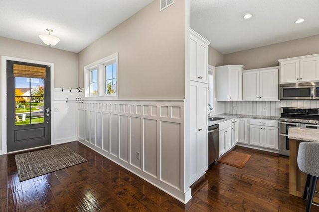 9029 Jade Circle N, Lake Elmo, MN 55042