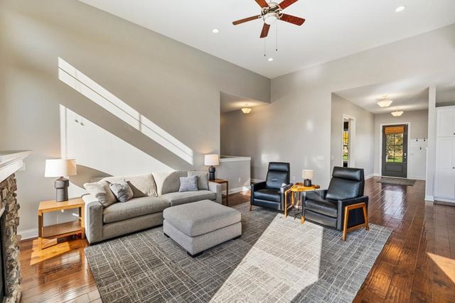 9029 Jade Circle N, Lake Elmo, MN 55042