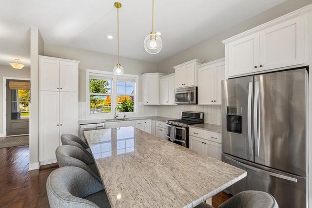9029 Jade Circle N, Lake Elmo, MN 55042