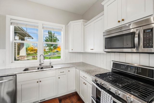 9029 Jade Circle N, Lake Elmo, MN 55042