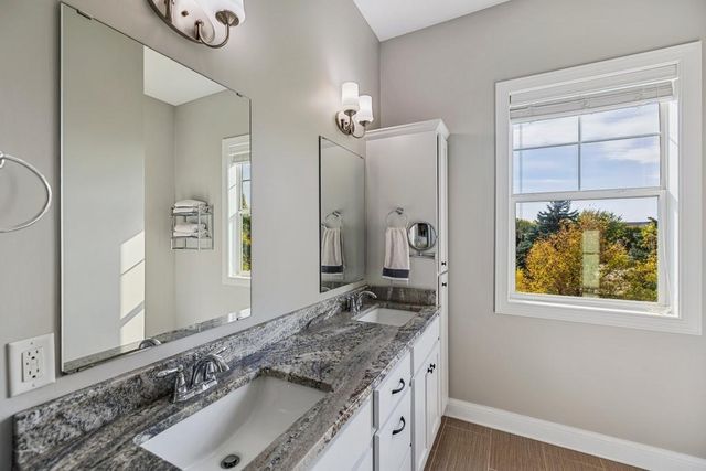 9029 Jade Circle N, Lake Elmo, MN 55042