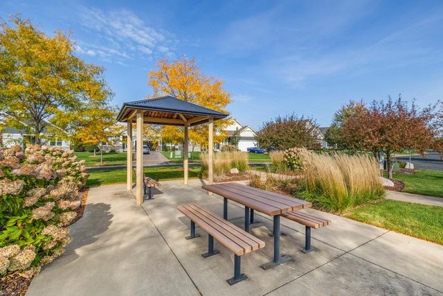 9029 Jade Circle N, Lake Elmo, MN 55042