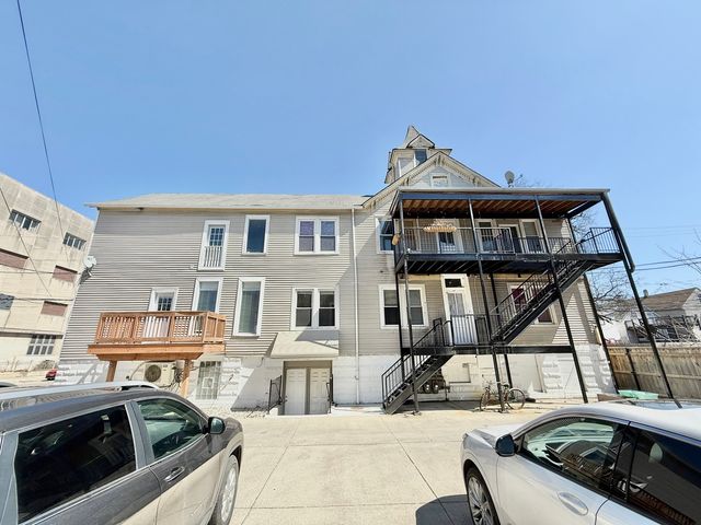 2947 W Cortland Street, Chicago, IL 60647