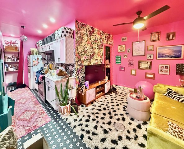 2947 W Cortland Street, Chicago, IL 60647