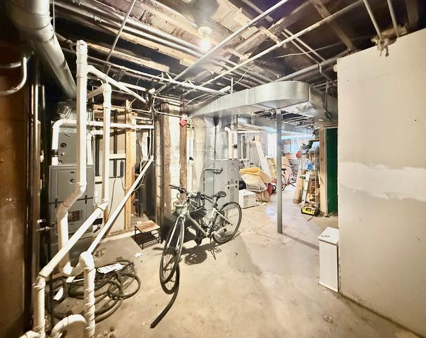 2947 W Cortland Street, Chicago, IL 60647