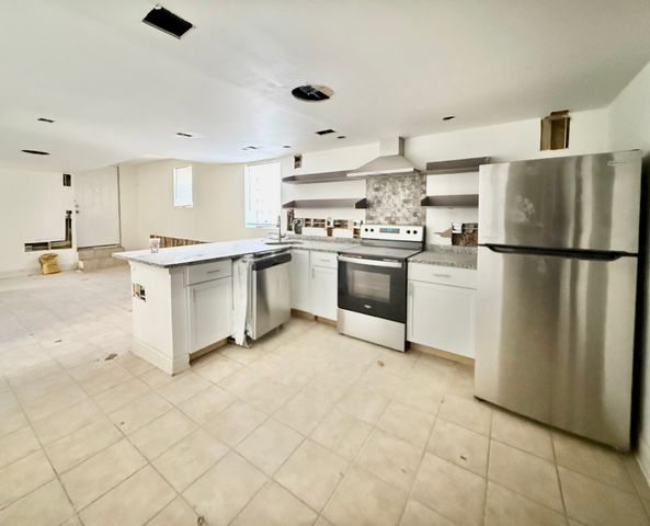 2947 W Cortland Street, Chicago, IL 60647