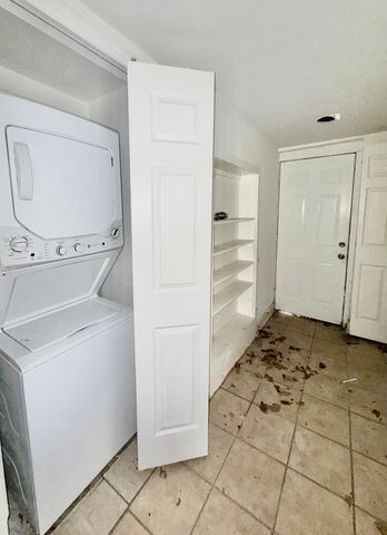 2947 W Cortland Street, Chicago, IL 60647