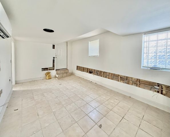 2947 W Cortland Street, Chicago, IL 60647