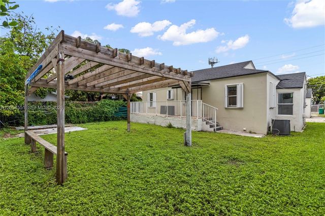 3527 NW 34th St, Miami, FL 33142