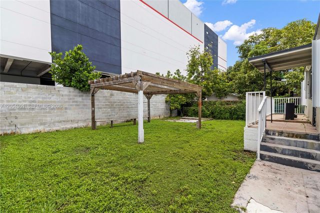 3527 NW 34th St, Miami, FL 33142