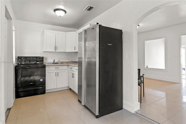 3527 NW 34th St, Miami, FL 33142
