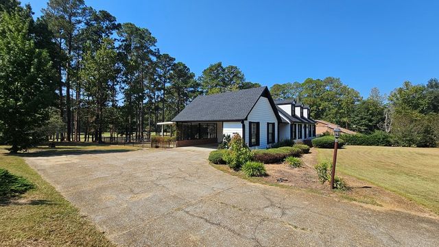 1183 Country Club Dr, Ozark, AL 36360