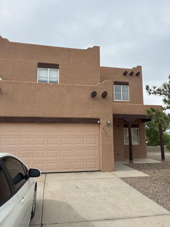 5401 Saturnia Road NW, Albuquerque, NM 87114