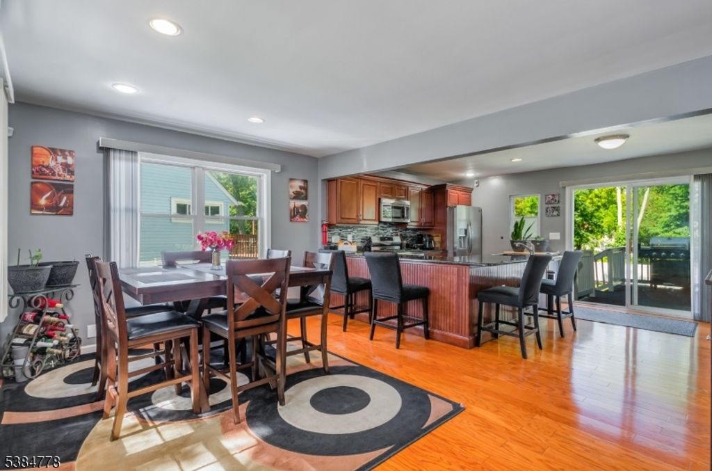 37 Independence Dr, Roselle Boro, NJ 07203