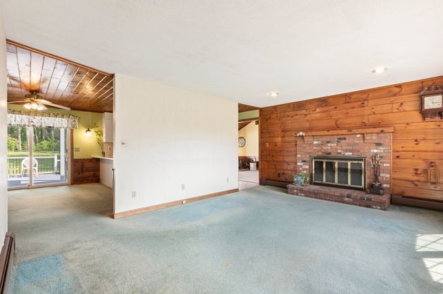 6 Tracey St, Acushnet, MA 02743