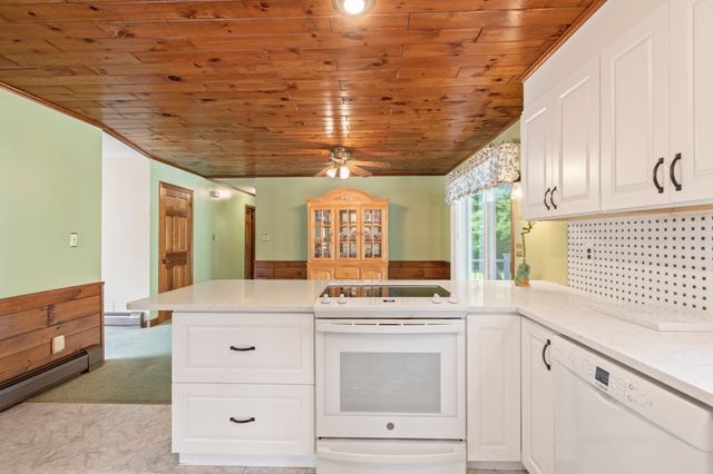 6 Tracey St, Acushnet, MA 02743