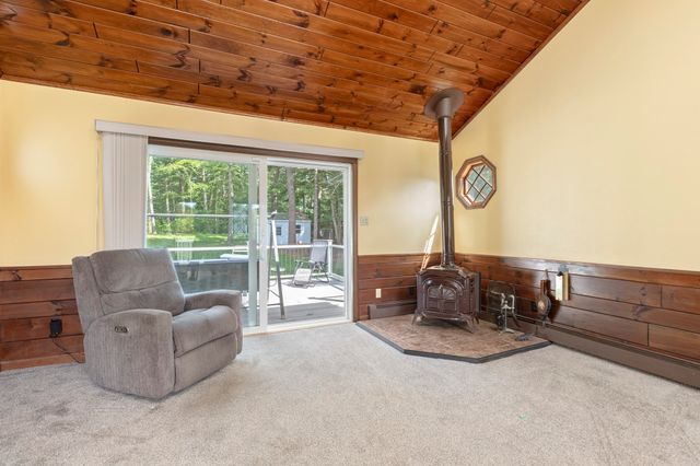 6 Tracey St, Acushnet, MA 02743