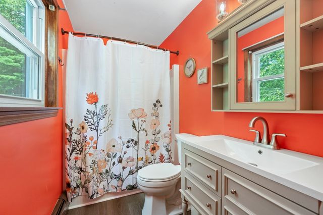 6 Tracey St, Acushnet, MA 02743