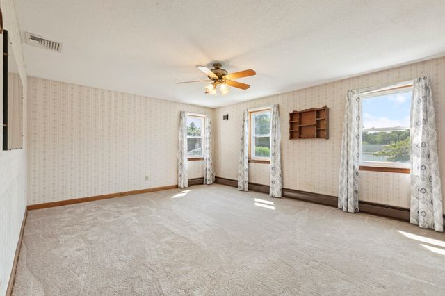 6 Tracey St, Acushnet, MA 02743