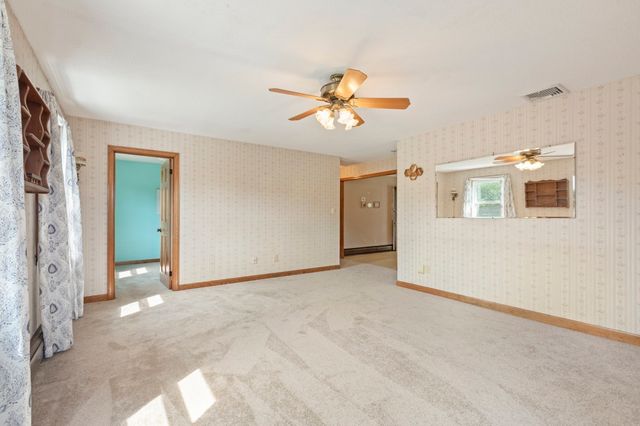 6 Tracey St, Acushnet, MA 02743