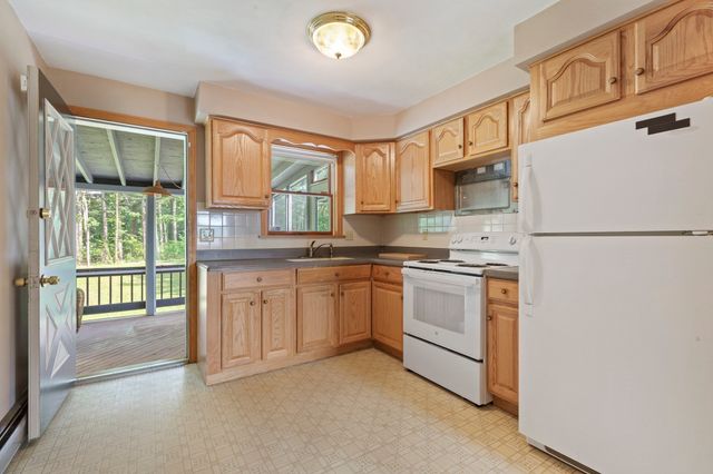 6 Tracey St, Acushnet, MA 02743