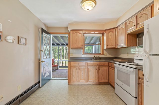 6 Tracey St, Acushnet, MA 02743