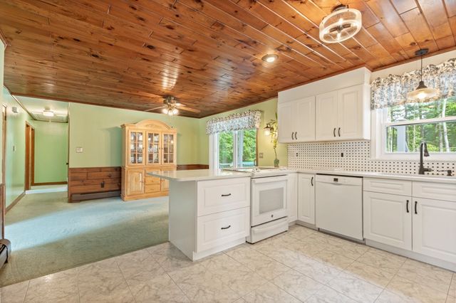 6 Tracey St, Acushnet, MA 02743