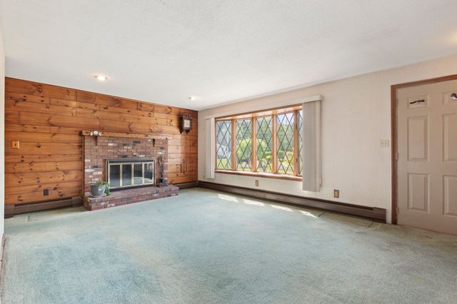 6 Tracey St, Acushnet, MA 02743