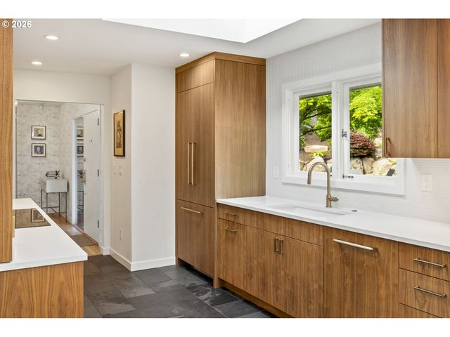 1211 Sw HIGHLAND Rd, Portland, OR 97221