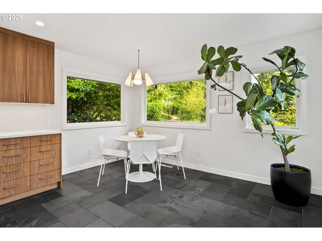 1211 Sw HIGHLAND Rd, Portland, OR 97221