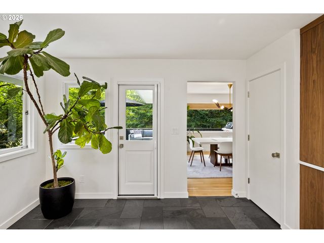1211 Sw HIGHLAND Rd, Portland, OR 97221