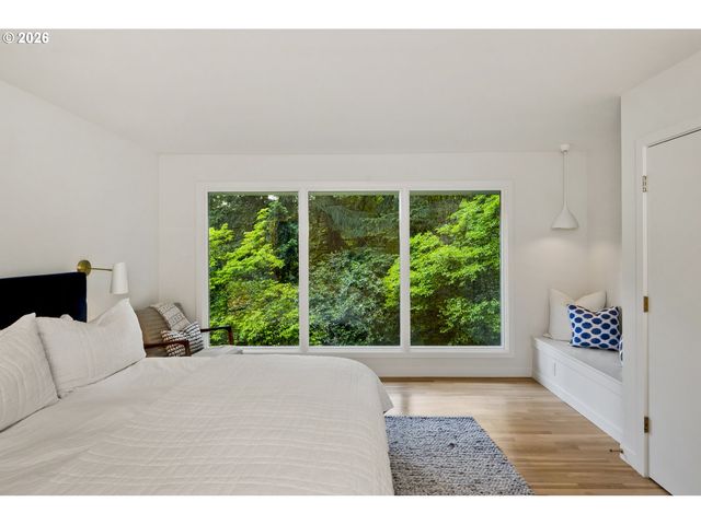 1211 Sw HIGHLAND Rd, Portland, OR 97221