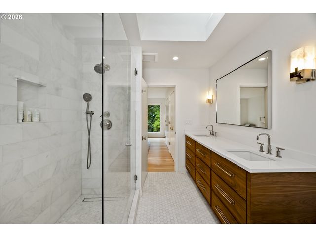 1211 Sw HIGHLAND Rd, Portland, OR 97221