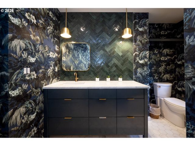 1211 Sw HIGHLAND Rd, Portland, OR 97221