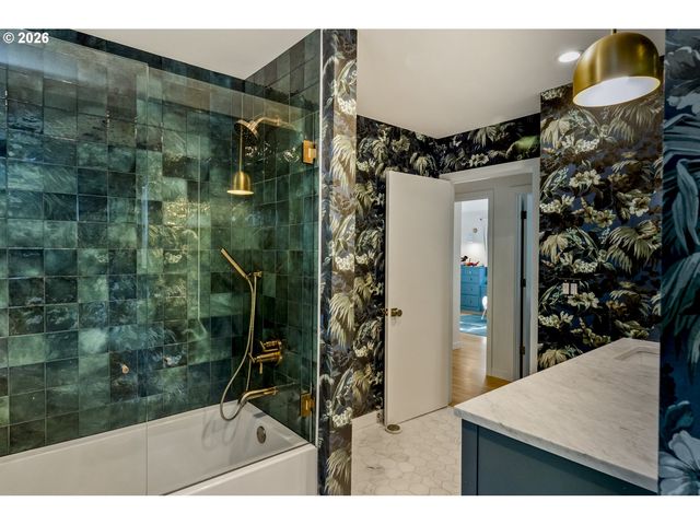 1211 Sw HIGHLAND Rd, Portland, OR 97221