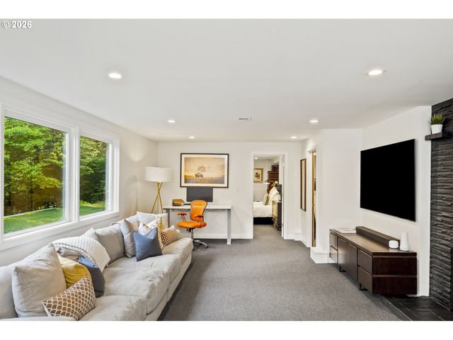 1211 Sw HIGHLAND Rd, Portland, OR 97221