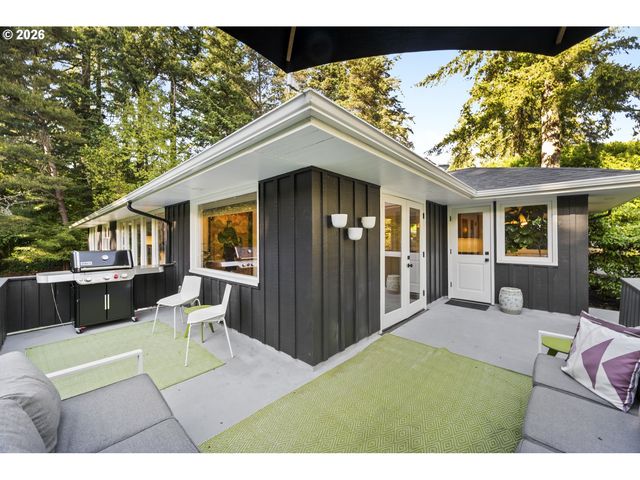 1211 Sw HIGHLAND Rd, Portland, OR 97221