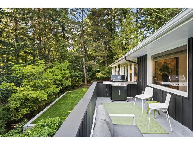 1211 Sw HIGHLAND Rd, Portland, OR 97221