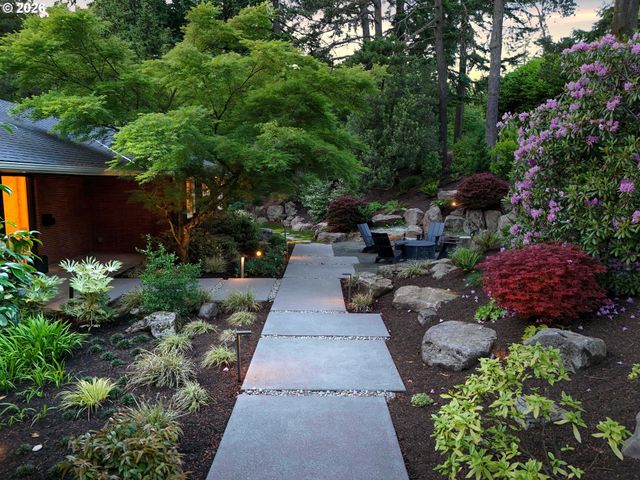 1211 Sw HIGHLAND Rd, Portland, OR 97221