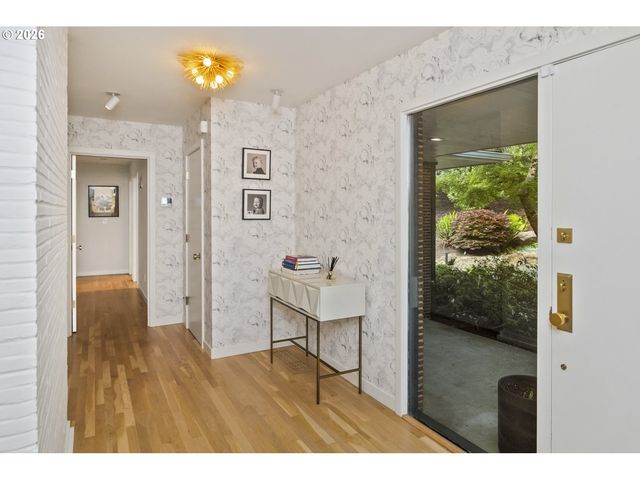 1211 Sw HIGHLAND Rd, Portland, OR 97221