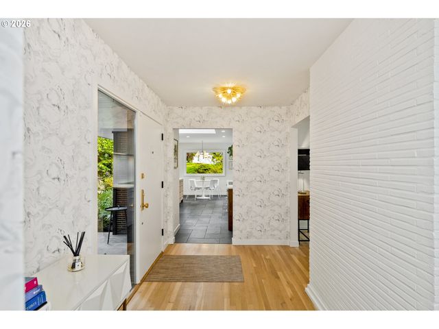 1211 Sw HIGHLAND Rd, Portland, OR 97221