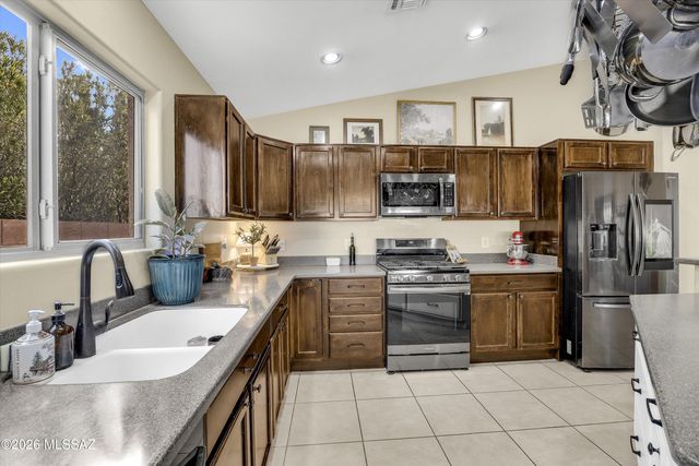 873 E Spring Water Canyon Drive, Sahuarita, AZ 85629