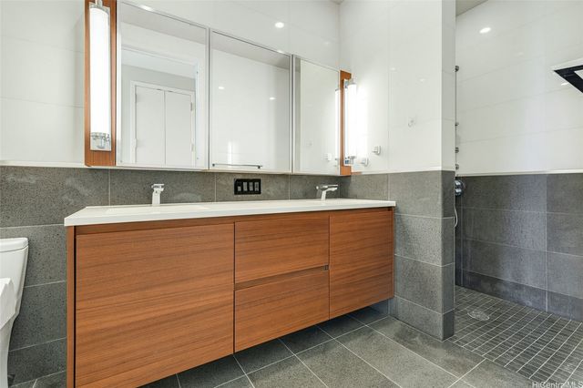 1108 Auahi Street 3305, Honolulu, HI 96814