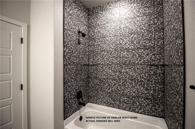 19 Exminster Lane, Bella Vista, AR 72714