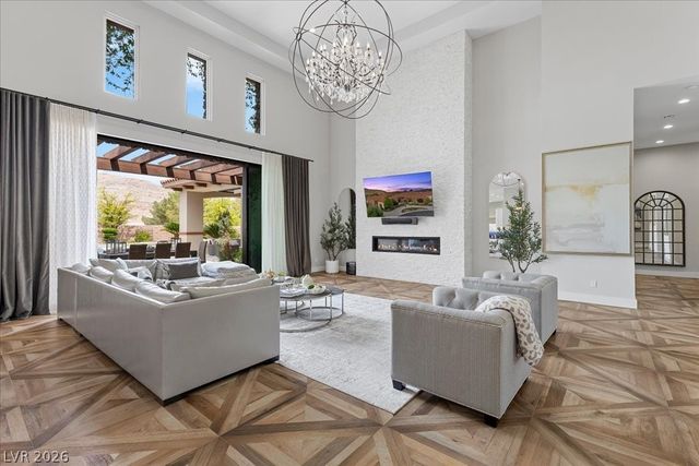 4 Cottonwood Canyon Court, Las Vegas, NV 89141