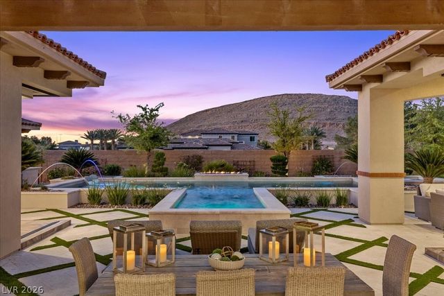 4 Cottonwood Canyon Court, Las Vegas, NV 89141