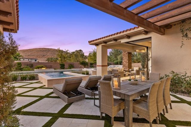 4 Cottonwood Canyon Court, Las Vegas, NV 89141