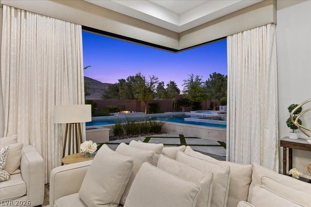 4 Cottonwood Canyon Court, Las Vegas, NV 89141