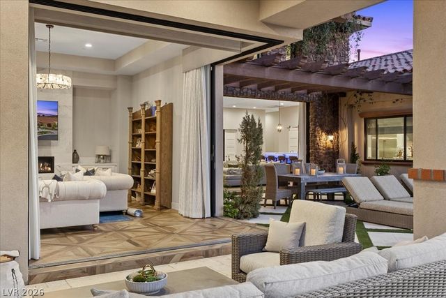 4 Cottonwood Canyon Court, Las Vegas, NV 89141